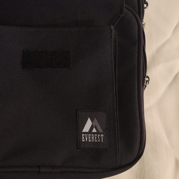 Everest Black Medium Travel Bag - Picture 8 of 8